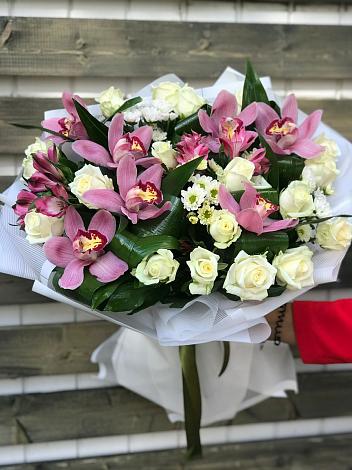 Букет цветов из: Розы и Хризантемы в Алкино