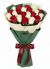 Букет Микс из красных и белых роз в Алкино