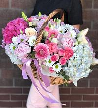 Цветочная композиция из Розы, Хризантемы, Пионы и Лизиантусы в корзине #REPLACE_PRED# Алкино
