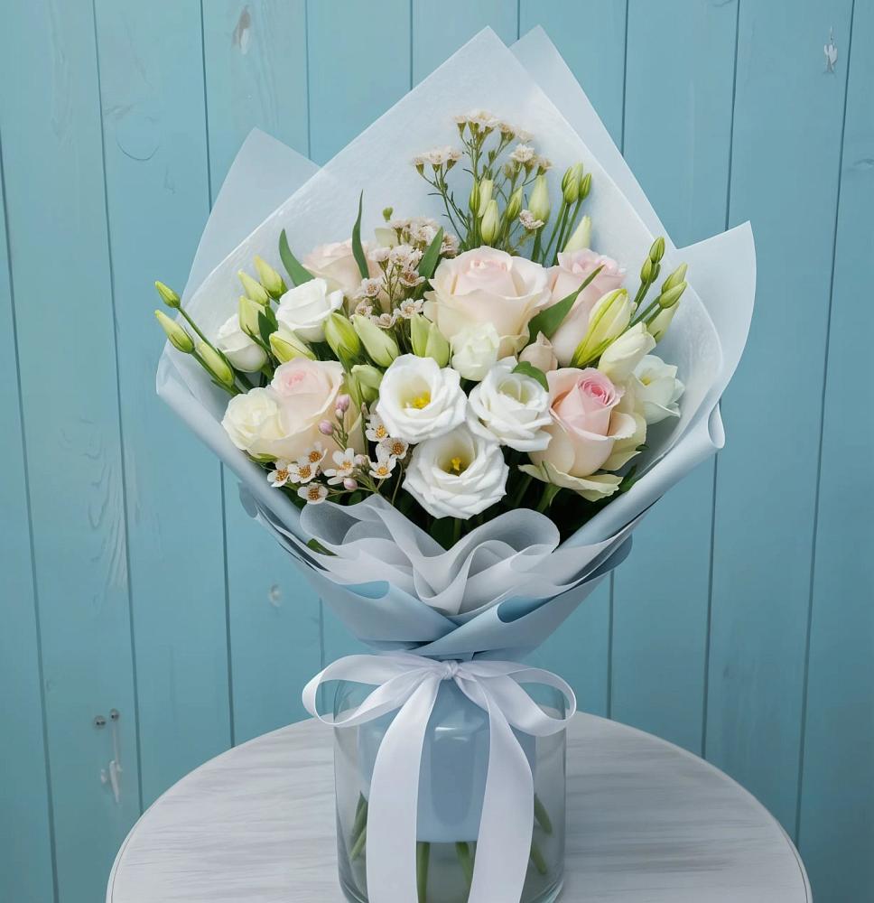 Букет цветов из: Розы и Лизиантусы в Алкино