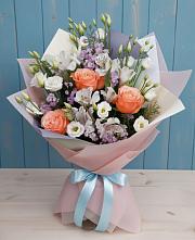 Букет цветов из:  Лизиантусы, Розы, Альстромерии и Гипсофила в Алкино