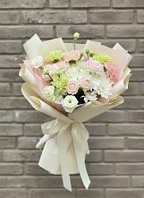 Букет цветов из:  Гвоздики, Розы, Лизиантусы и Хризантемы #REPLACE_PRED# Алкино