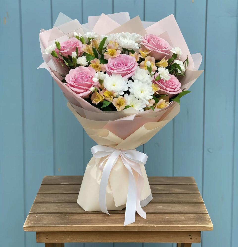 Букет цветов из: Гвоздики, Орхидеи и Розы в Алкино