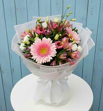 Букет цветов из:  Герберы, Альстромерии и Лизиантусы #REPLACE_PRED# Алкино