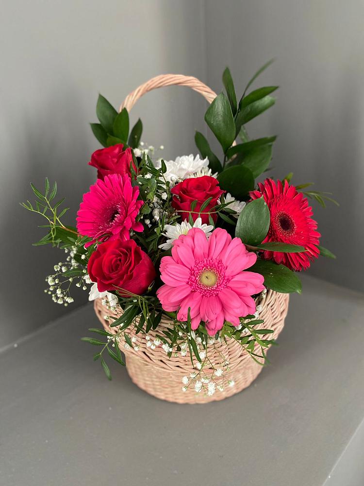 Цветочная композиция из Розы, Хризантемы и Герберы в корзине в Алкино