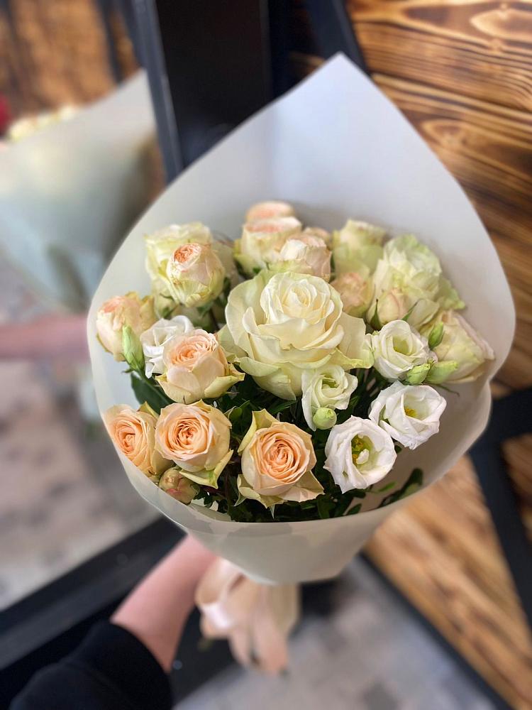 Букет цветов из: Розы и Лизиантусы в Алкино